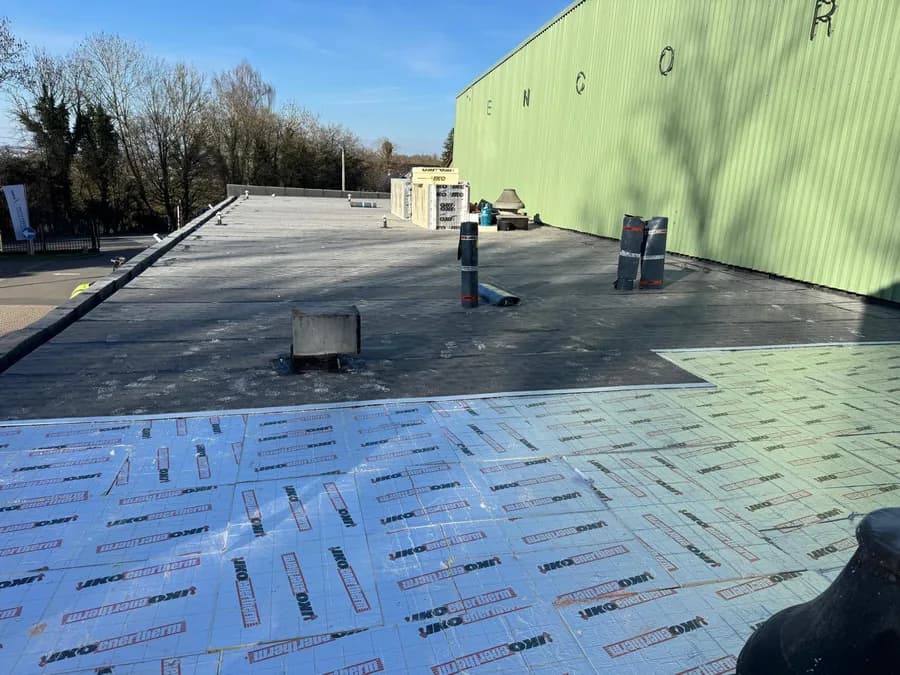 Étanchéité toiture plate membrane bitumineuse