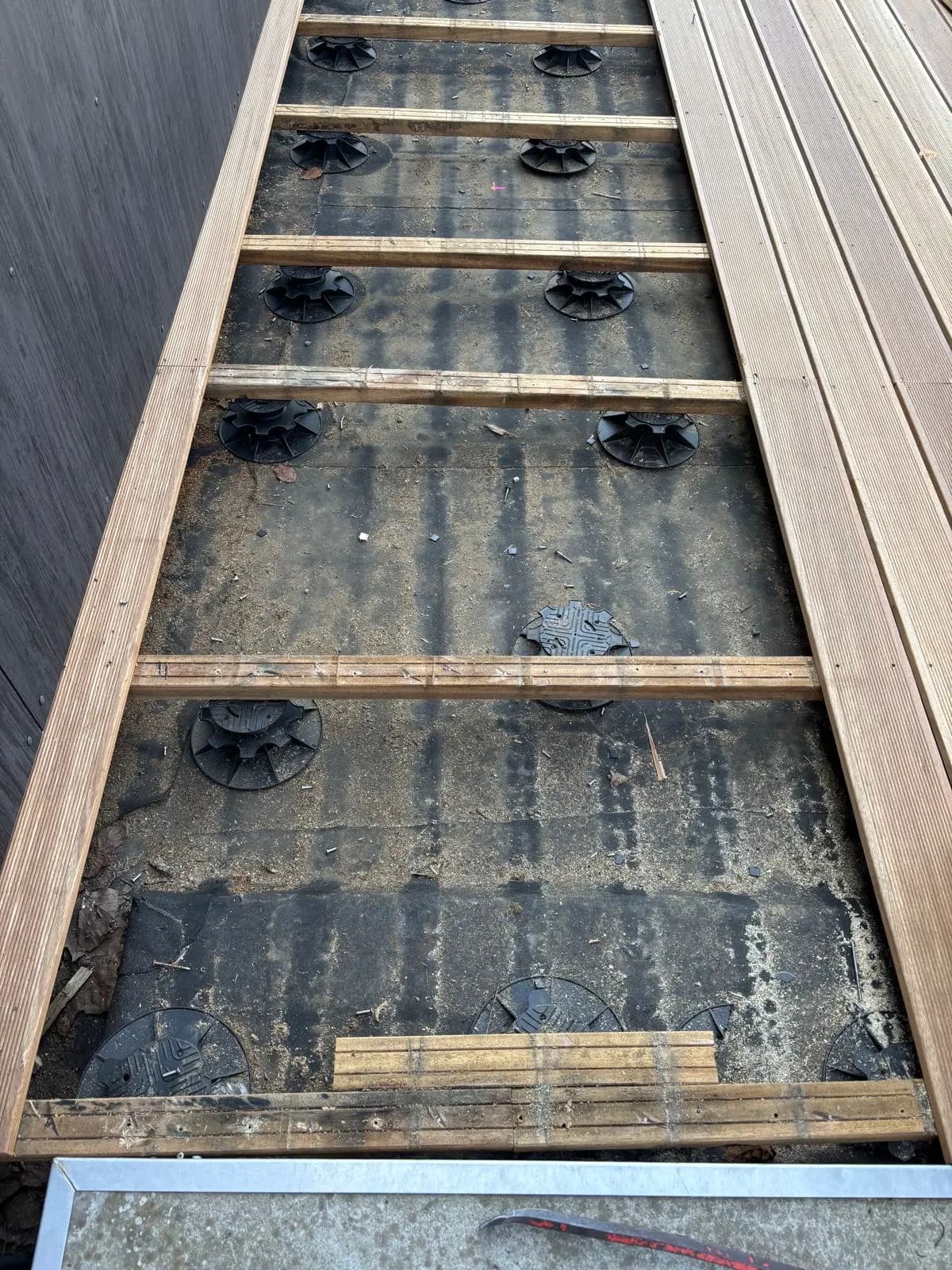 Pose de dalles sur plots